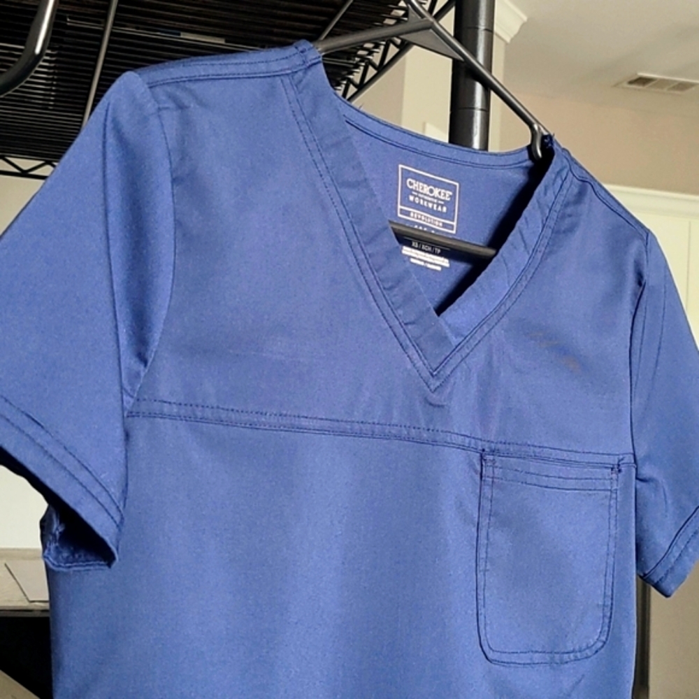 Cherokee Scrub Top - Picture 2 of 4